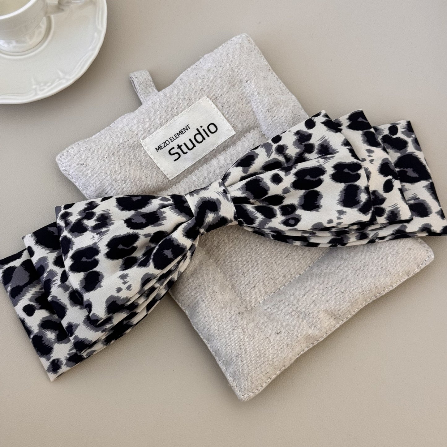 2 piece leopard print hair clips with black and white spotted pattern from Trendsi