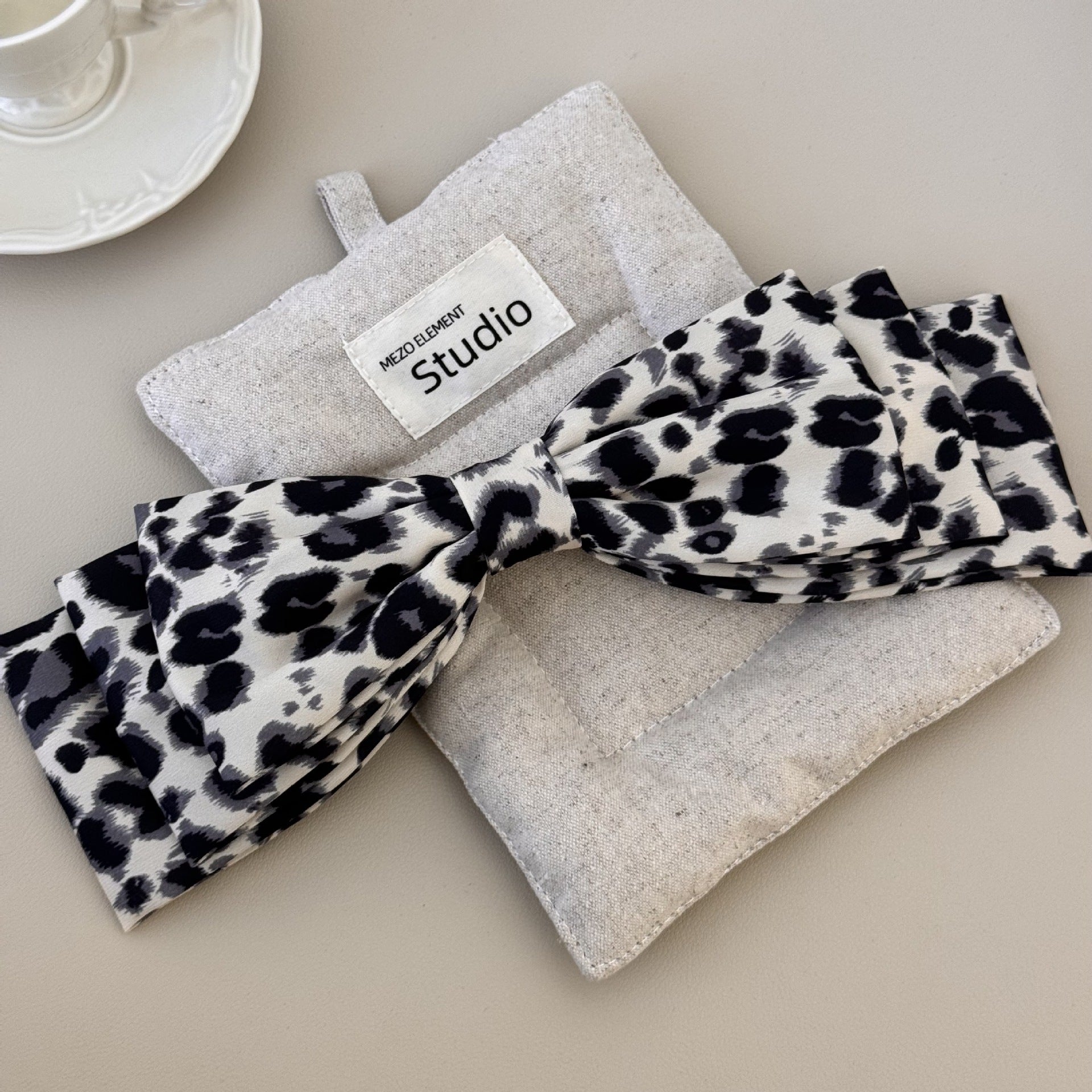 2 piece leopard print hair clips with black and white spotted pattern from Trendsi